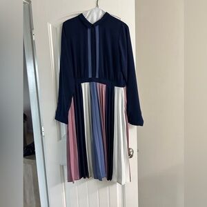 1901 Long sleeve collar dress with accordion bottom